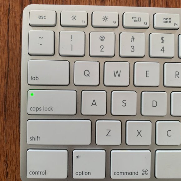 Apple Wired Keyboard USB Model A1243 | Numeric Keyboard | TESTED WORKING - Picture 3 of 5